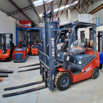 Chariot élévateur HELI CPYD18 gaz vue de profil compact