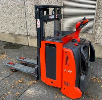 Gerbeur électrique autoporté Fenwick L12L duplex occasion pour manutention en entrepôt