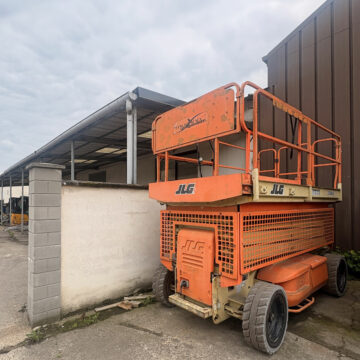 Nacelle ciseaux électrique JLG orange occasion pour travaux en hauteur