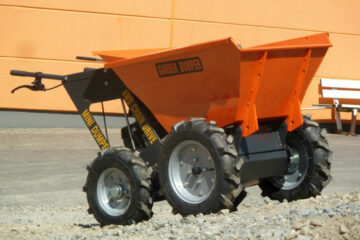 Mini dumper thermique Garden Dumper 250 kg équipé d'une transmission intégrale 4x4 et d'une benne basculante