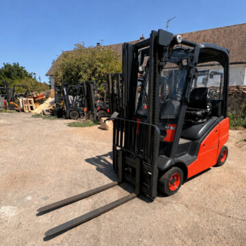 Chariot élévateur gaz FENWICK H16T-01 occasion reconditionné avec mât Duplex 3 190 mm, TDL, éclairage et cabine sans porte