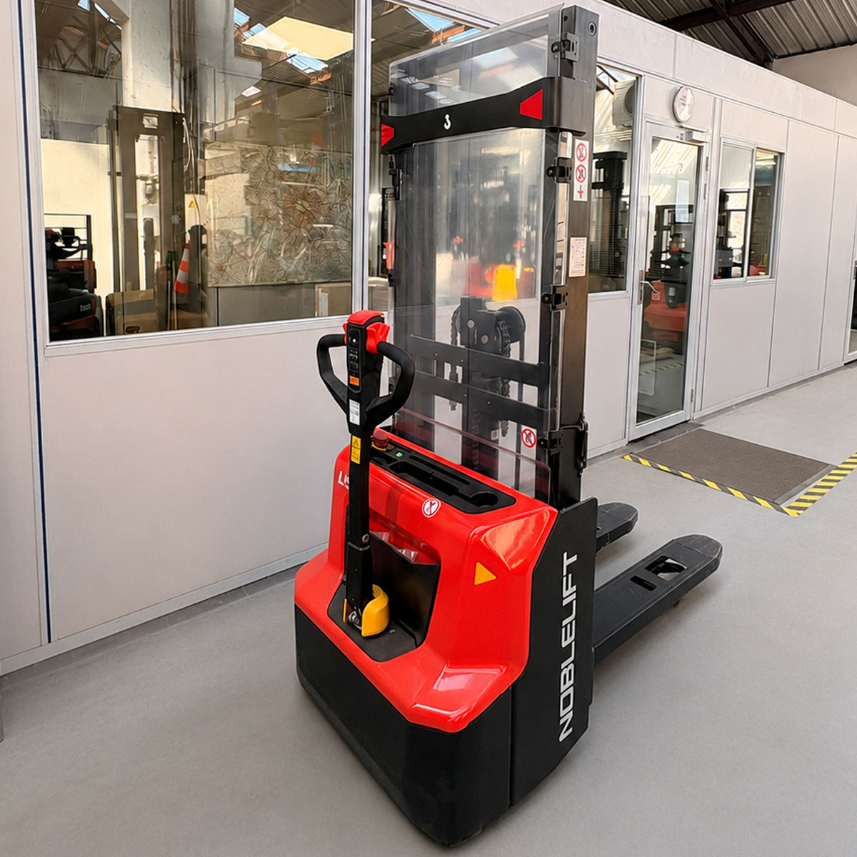 Gerbeur électrique NOBLELIFT PSE13NPRO2900LI neuf avec batterie lithium, mât Duplex grande levée libre 2 900 mm et levée initiale