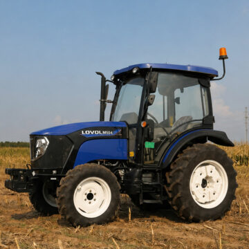 Tracteur agricole Lovol M504C Cabine bleu en vue de profil dans un champ